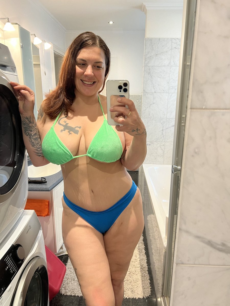 Saminabcs's tweet photo. I know I'm chubby but I hope you'll still say "hi" https://t.co/a7P3PBrnl8