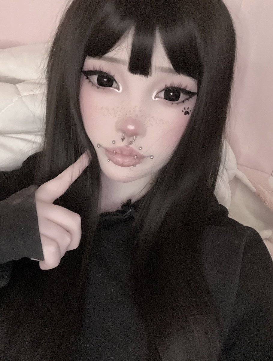 colezxty's tweet photo. Now she’s selling CP everynight

Oh, Isn’t that weird? I guess so. 

Says she got groomed, lady I know, Not-hard-to-tell-hoe

Slitting wrists down, left-right, oh

Slit it up like dissecto

Says she got groomed, lady I know, Not-hard-to-tell-hoe https://t.co/aUTduxmJZM