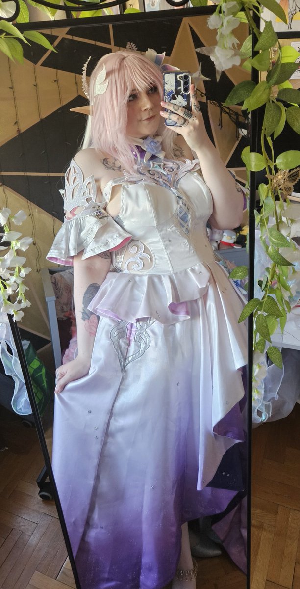 moonbunnybee's tweet photo. New cosplay yippeee, I didn't feel this happy with a character since Furina๐
#honkaistarrail #honkaistarrailcosplay #cyrene #cyrenecosplay #amphoreus https://t.co/Zrjh1od8FY