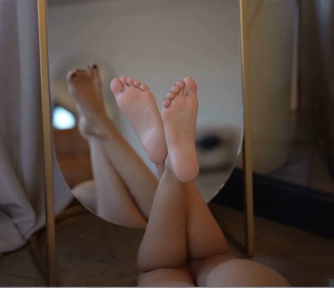 dreadingmyex's tweet photo. Sometimes I forget how good her content is 😖 https://t.co/U5qGiDW6EE