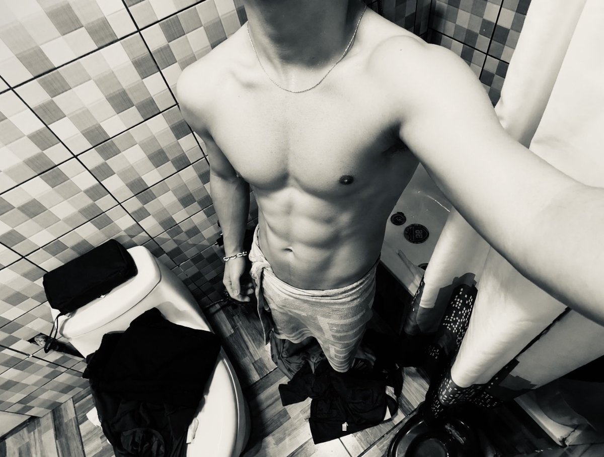 somaa412's tweet photo. Quien quiere verme la pija toda mojada? https://t.co/PYJyBFg0o9