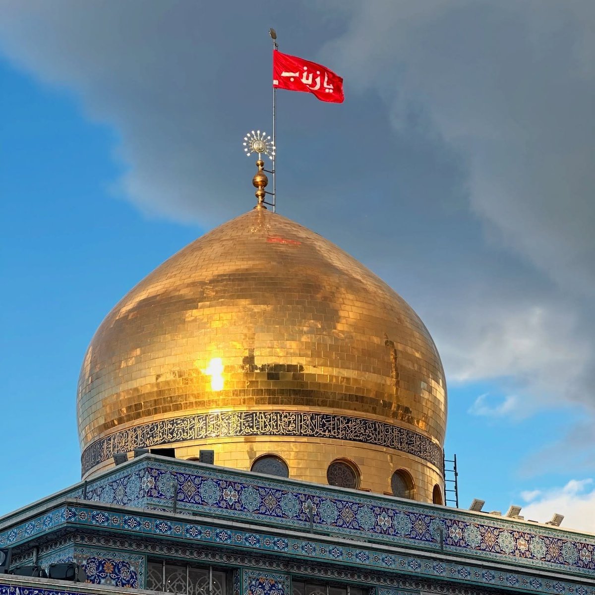 el_imam_ali's tweet photo. قف باكياً بأعينٍ عَبرى  فذا مقامُ زينبِ الكبــــــرى . . .
#من_شيعة_الإمام_علي https://t.co/lFjMikftMg