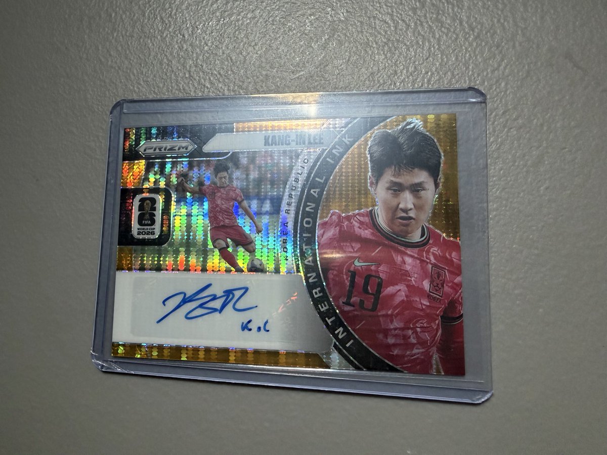 symtecz's tweet photo. @CardPurchaser I pulled this from that box https://t.co/RIowyuCtml