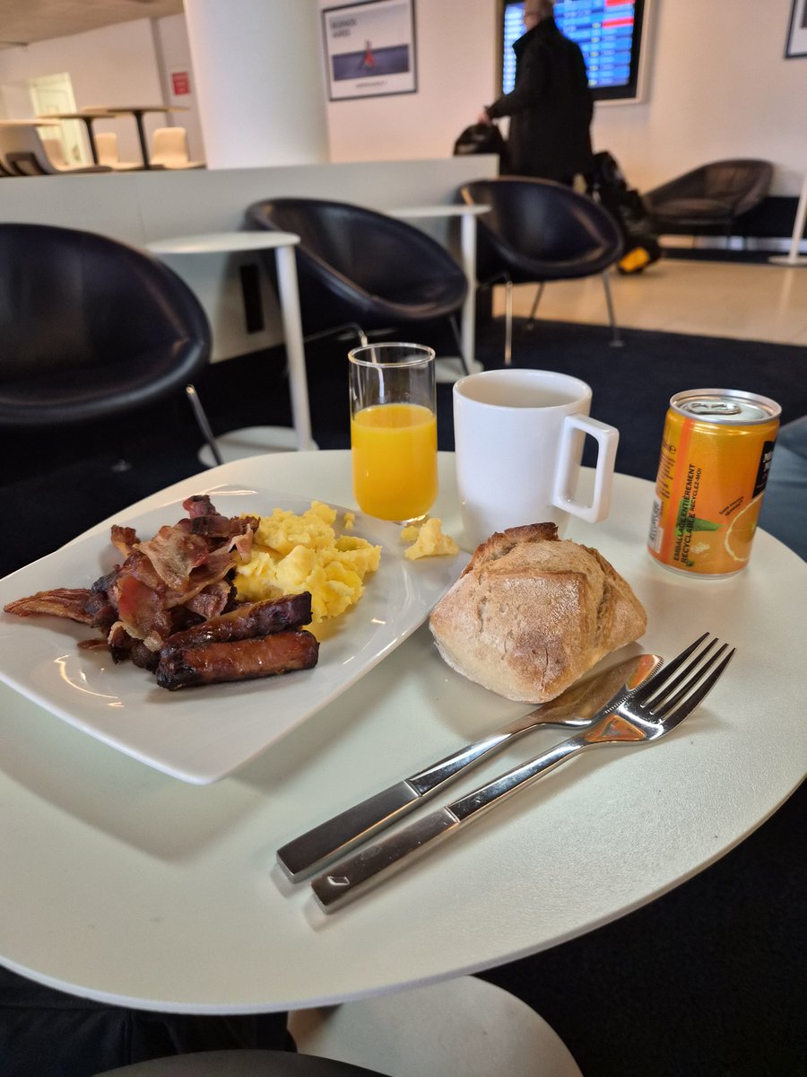 ChasseurMiles's tweet photo. Lounge Air France CDG Terminal 2E.
Cabine business pour Bangkok https://t.co/oNp4hQG5wR