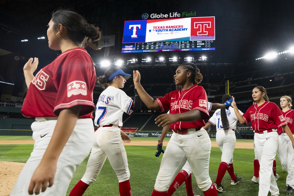 MariHill2028's tweet photo. Thank you @Fanatics &amp;  @RangersYA for the opportunity to play at @GlobeLifeField ! It was amazing to play on such a large stage surrounded by good energy, talented players , &amp; amazing coaches! #1percentbettereveryday #trusttheprocess https://t.co/sKwkBg2iQe