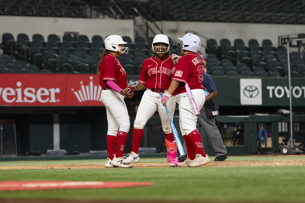 MariHill2028's tweet photo. Thank you @Fanatics &amp;  @RangersYA for the opportunity to play at @GlobeLifeField ! It was amazing to play on such a large stage surrounded by good energy, talented players , &amp; amazing coaches! #1percentbettereveryday #trusttheprocess https://t.co/sKwkBg2iQe