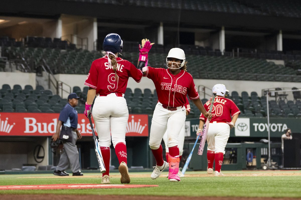 MariHill2028's tweet photo. Thank you @Fanatics &amp;  @RangersYA for the opportunity to play at @GlobeLifeField ! It was amazing to play on such a large stage surrounded by good energy, talented players , &amp; amazing coaches! #1percentbettereveryday #trusttheprocess https://t.co/sKwkBg2iQe