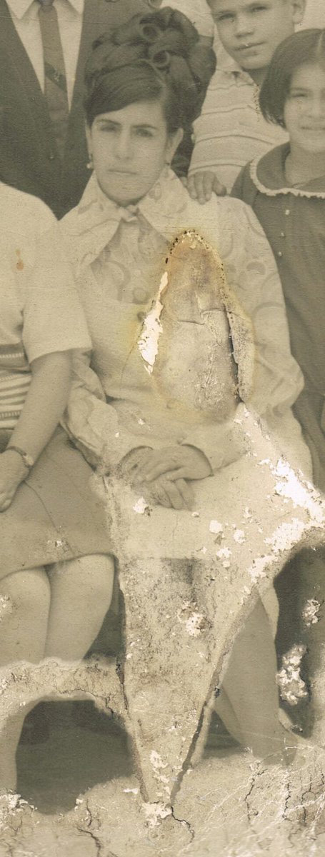 JuanAstrolab's tweet photo. Mi mami Juanita Macías 💖✨
Joven en una foto familiar. 🌟🌳🔳
☆ #AstroActitud 🎲 🌟 ☆ https://t.co/KsFyOQALnw