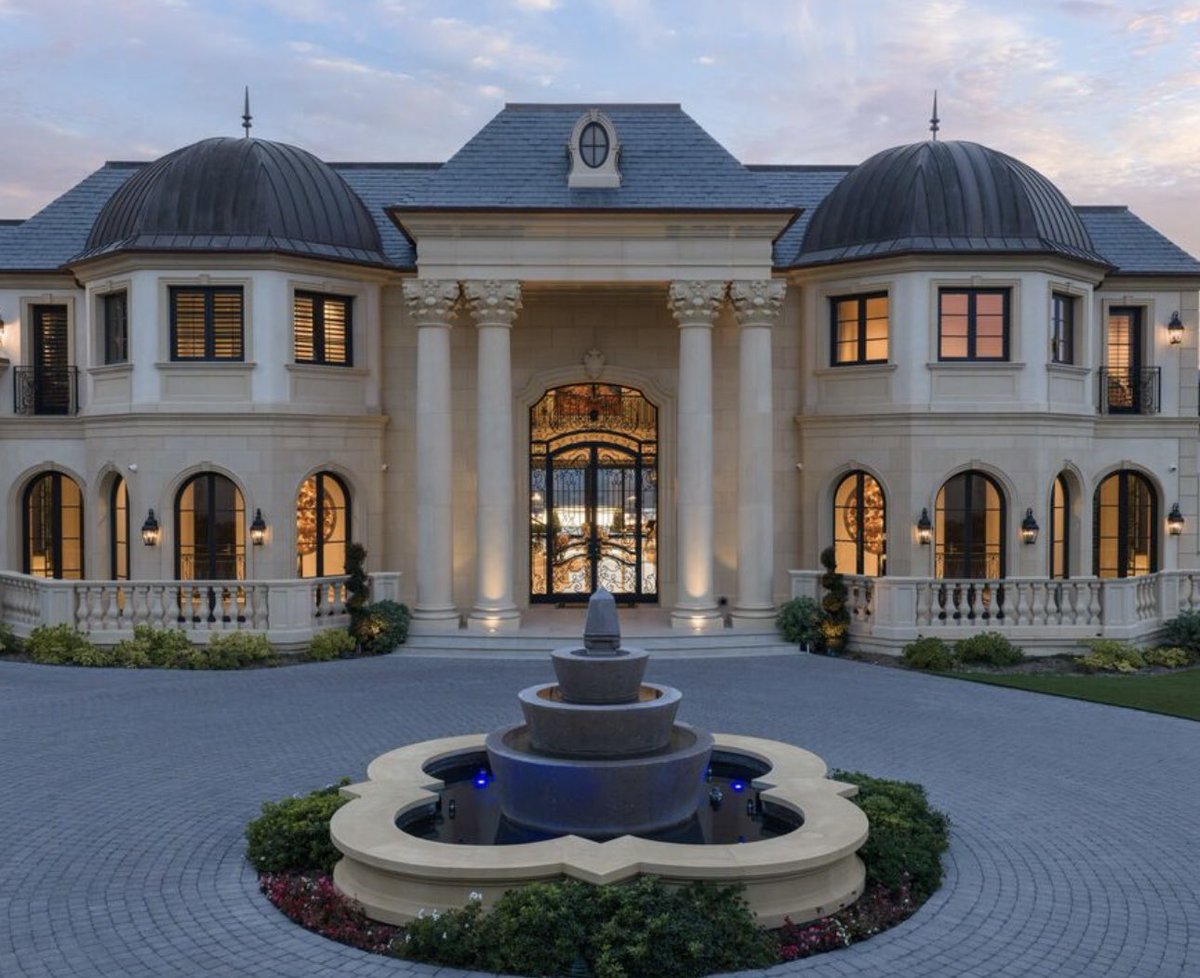 Fityeth's tweet photo. Bought For
$5.2M

Renovation
$10M

26,000 Square Feet

Selling For
$36M

Wealth isn’t built sitting still.

It’s built by putting capital to work.

Tokenized real estate is going to change who gets access to deals like this. https://t.co/1xG8S83VGZ