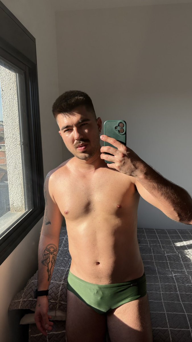 gusterra_'s tweet photo. Um solzinho em minha janela https://t.co/XRy8VH7YTQ