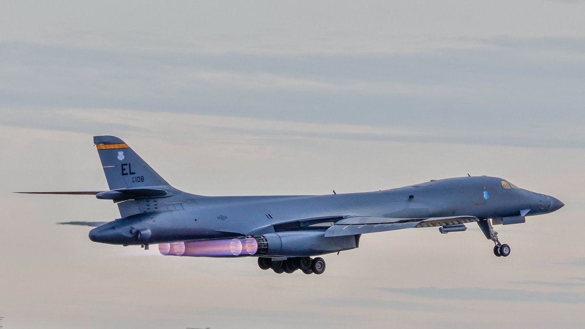CraigYoungMedia's tweet photo. B-1B Departing RAF Fairford for an evening sortie - Alien with an Attitude 🥕🥕 https://t.co/SakpTq1VJD