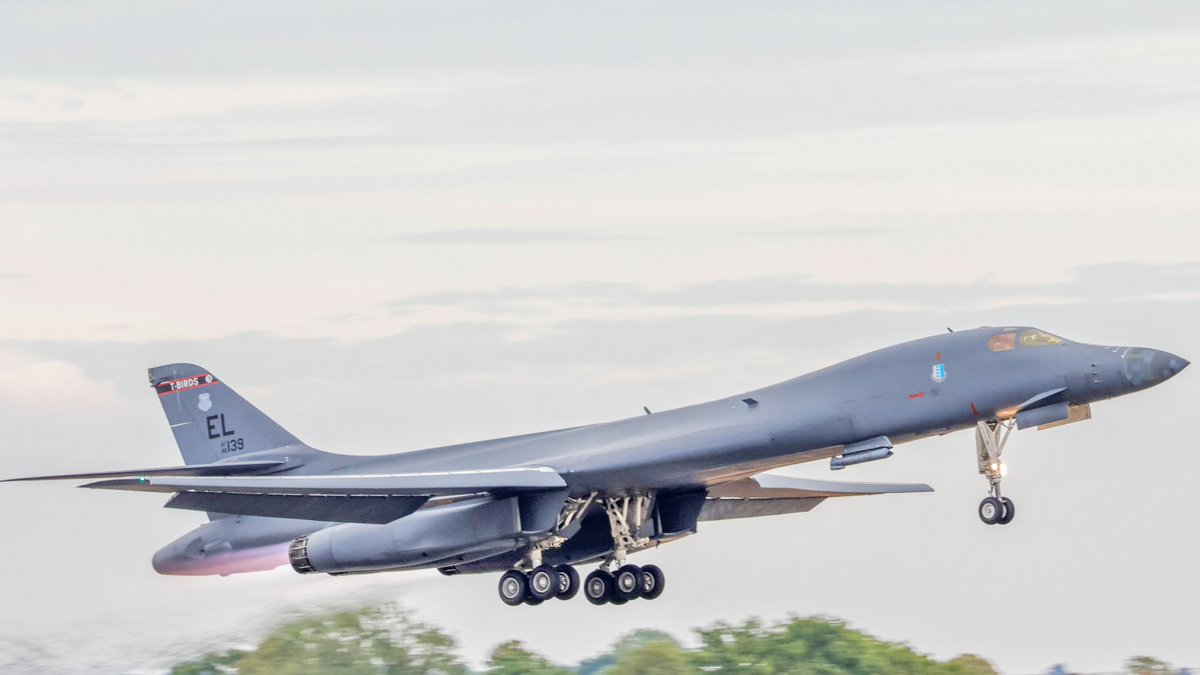 CraigYoungMedia's tweet photo. B-1B Departing RAF Fairford for an evening sortie - Drifter 🥕🥕🥕 https://t.co/erCsXgjBct