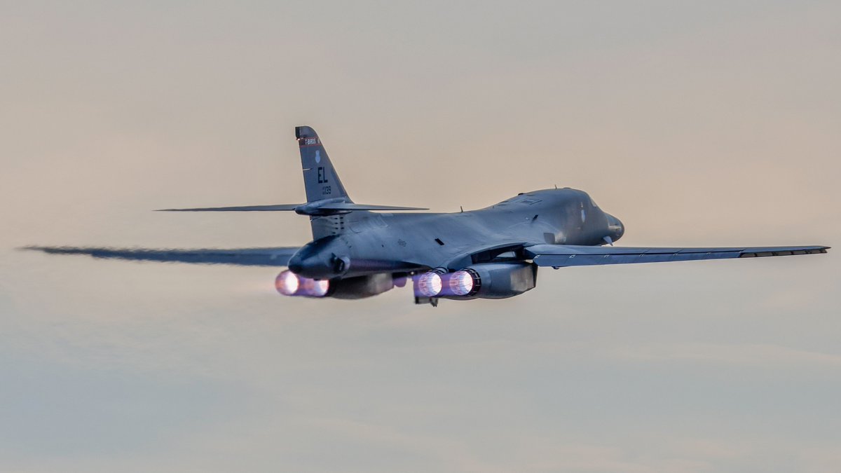 CraigYoungMedia's tweet photo. B-1B Departing RAF Fairford for an evening sortie - Drifter 🥕🥕🥕 https://t.co/erCsXgjBct