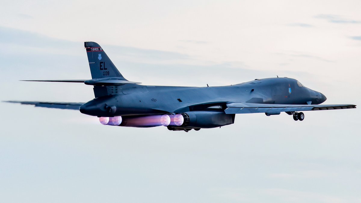 CraigYoungMedia's tweet photo. B-1B Departing RAF Fairford for an evening sortie - Drifter 🥕🥕🥕 https://t.co/erCsXgjBct