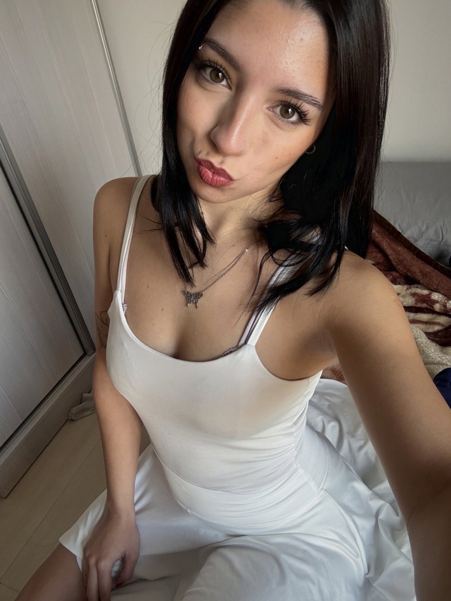 princessstlskr's tweet photo. will a little spin make it all better? ✨ https://t.co/kH76IqQ1hN