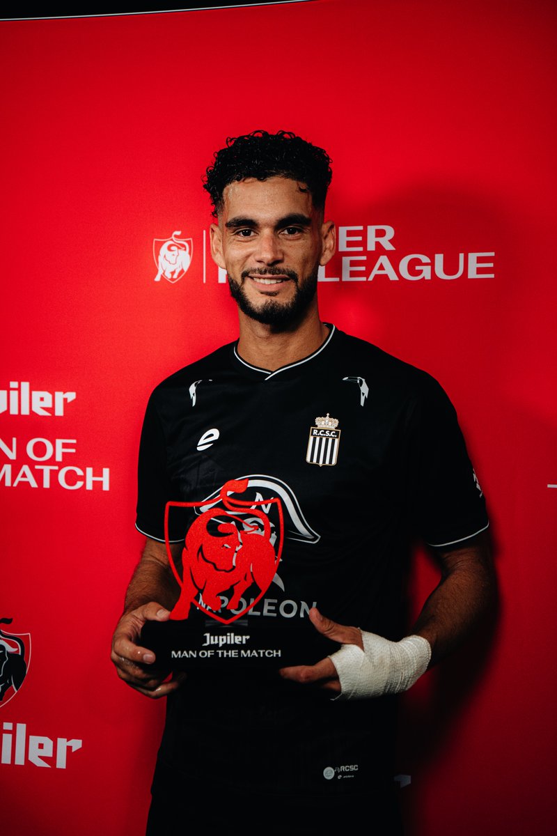 SportCharleroi's tweet photo. Vedeks, 𝙈𝙑𝙋 de la rencontre ! 🏆😎
#LOMCHA #NapoleonScore ⚫️⚪️ https://t.co/C6F1FEljbb