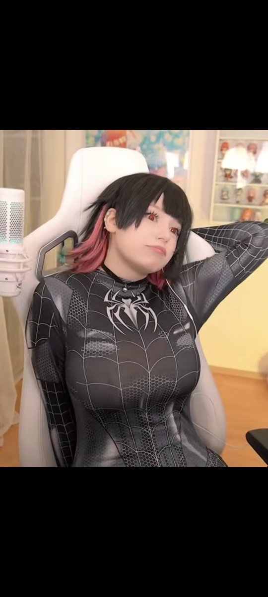 sober_try84334's tweet photo. It's crazy how hot she is😵‍💫 https://t.co/vAoxVFg2Lp