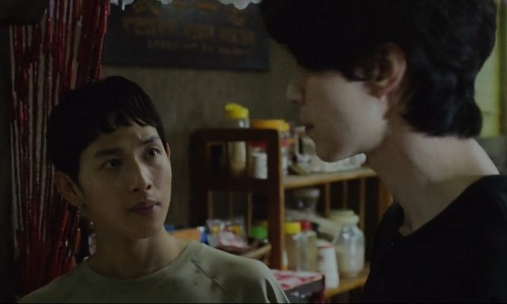 bratmoonjo's tweet photo. jongwoo looking at moonjo's throat??? he #yearns https://t.co/2uIK8AbXYT