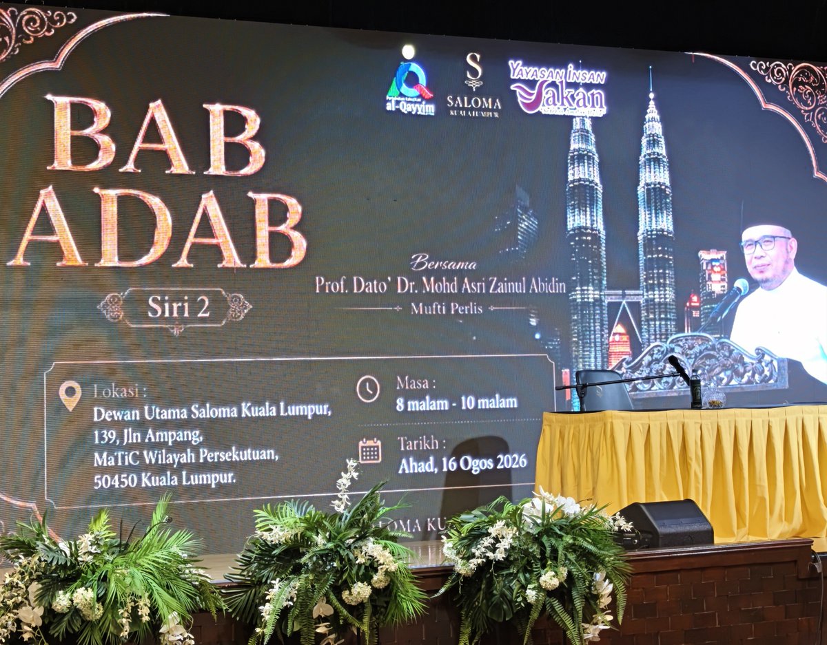 mdsyaha's tweet photo. Dalam sesi soal jawab selepas kuliah Bulughul Maram, Bab Adab oleh Sahibus Samahah Mufti Perlis, Dato' Mohd Asri Zainul Abidin tadi, saya tertarik ketika mana SS Dato' Mufti sebut:

“Didiklah anak jadi soleh. Hatta jika dia sekadar seorang tukang sapu sampah pun tak apa, janji dia soleh”

Ibu bapa harus jelas dalam visi dan misi pendidikan terhadap anak-anak. Ibu bapa boleh sahaja ingin anak jadi itu jadi ini, tak kira seorang doktor waima insan yang berjaya. 

Namun jangan sesekali lupa untuk letakkan tujuan akhirat kita pada mereka. 

Kerana apa? 

Orang yang soleh, mereka akan jaga dunia dan ukhrawi mereka. Hidupnya sentiasa seimbang, tidak melampaui batas dalam setiap perkara. Malah mereka amat menjaga batas yang Allah larang, dan suka akan perkara yang Allah suruh.

Anak soleh bukan hanya jadi penyejuk mata buat ibu bapa. Tapi merekalah pelaburan akhirat sebenar buat ibu bapa kerana dengan mereka, darjat ibu bapa Allah akan angkat dek kerana anak yang soleh akan sentiasa mengalirkan pahala dengan khidmat bakti mereka walaupun ibu bapanya sudah tidak dapat melakukan amal lagi serta doa yang tidak putus walaupun ibu bapa mereka telah pun meninggal dunia.

Sabda Nabi SAW,
 
 إذا مات ابنُ آدمَ انقطع عملُه إلا من ثلاثٍ ... وولدٍ صالحٍ يدعو له

"Apabila mati anak Adam, terputuslah amalannya kecuali tiga perkara. antaranya anak soleh yang mendoakannya." (HR Muslim) 

Anak soleh tidak dilahirkan dengan sempurna, tetapi dibentuk sedikit demi sedikit. Mulakan tarbiah mereka dengan menanam cinta pada Al-Quran. 

Sabda Nabi lagi,

“Sebaik-baik diantara kamu ialah mereka yang belajar al-Quran dan mengajarkannya”. (HR al-Bukhari)

Jiwa yang hidup dengan al-Quran adalah jiwa yang memiliki budi pekerti yang baik, sebagaimana kata ibunda kita Saidatina Aisyah RAH ketika ditanya tentang peribadi Baginda Nabi,
 
فَإِنْ خُلْقَ نَبِي اللَّهِ صَلَّى اللَّهُ عَلَيْهِ وَسَلَّمَ كَانَ القُرْآنَ

“Akhlak Nabi SAW adalah al-Quran”

Kata Imam Ibn Rajab al-Hanbali ketika menghuraikan maksud akhlak Nabi mengikut al-Quran;

يعني أنه كان يتأدب بآدابه ويتخلق بأخلاقه ، فما مدحه القرآن كان فيه رضاه ، وما ذمه القرآن كان فيه سخطه

“Baginda Nabi beradab dengan adab al-Quran, berakhlak dengan pedoman al-Quran, lalu apa sahaja yang dipuji oleh Allah dalam al-Quran maka itulah apa yang Nabi redhai, dan apa sahaja yang dicerca oleh al-Quran maka itulah yang menjadi kemarahan Baginda”

Maka wahai ibu bapa, didiklah mereka dengan sabar dan penuh hikmah dengan harapan mereka akan menjadi soleh dan solehah. Kelak nanti merekalah yang akan menjadi warisan kita yang selalu akan menitipkan nama kita dalam setiap doa mereka terhadap Allah azza Wa Jalla.

Itulah hadiah yang tak ternilai harganya, cahaya yang akan membuka pintu pahala yang tiada henti buat ibu bapa lalu menjadi hujah kita tatkala nanti disoal oleh Allah...

✍️ mdsyaha, 16/8/2026
📍Saloma Kuala Lumpur