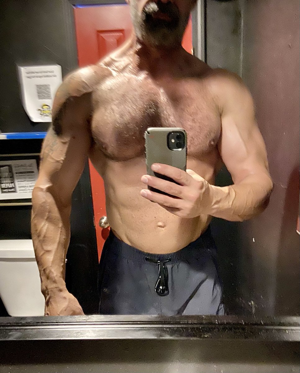 Librarydude007's tweet photo. Veins and lots of sweat! https://t.co/6U2yLcLq7g