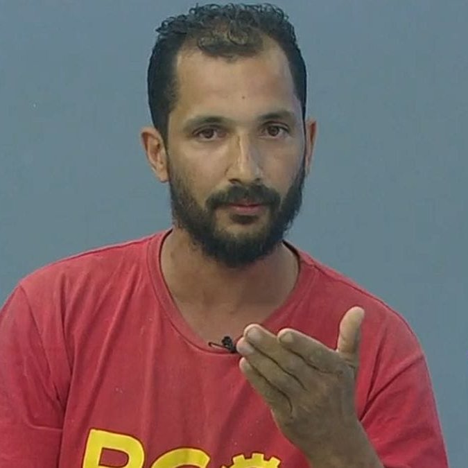 republiqueBRA's tweet photo. 🇧🇷 Plano de governo de Bruno Pedreiro, candidato do PCO ao governo de SC, não menciona “Santa Catarina” uma única vez; entre as propostas estão o armamento para "índios", salário mínimo de R$ 7.500, a dissolução da PM, o fim do STF e o cancelamento da concessão da Rede Globo. https://t.co/myaDKk6JNN