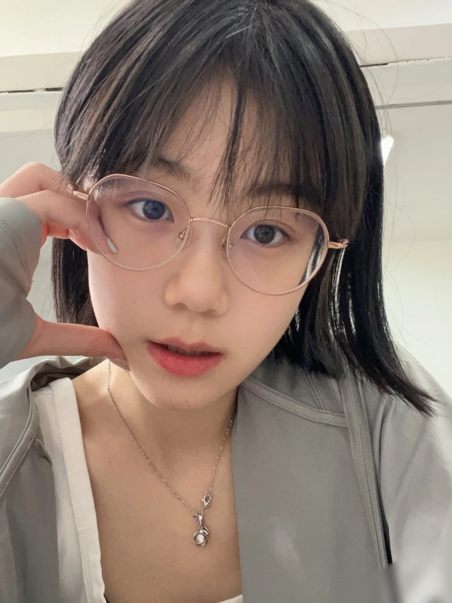 0cpwc's tweet photo. 如果我一直偷偷看你
你會發現嗎？
還是會假裝不知道呀？ https://t.co/dnBCnwL8RH