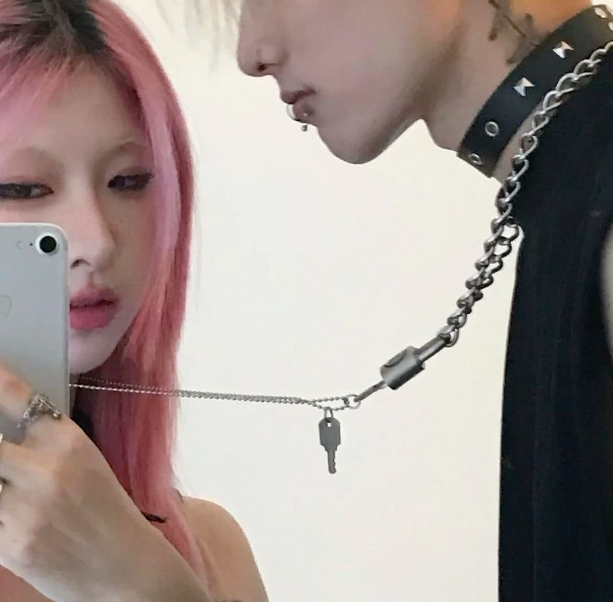 wakotaberrie's tweet photo. #undeadheart 
…so chains huh 🫣 https://t.co/msfODiz9cP