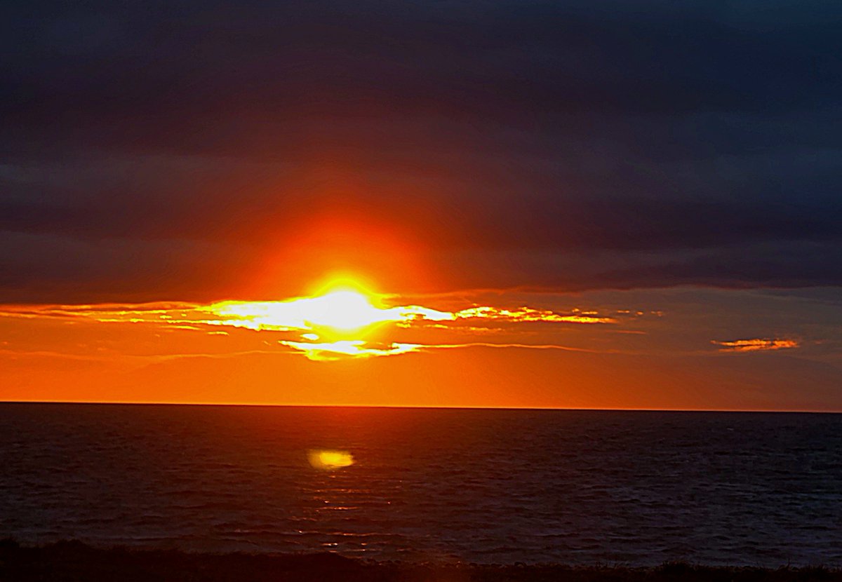 swimmer84189399's tweet photo. Yesterday evening in #Buckie #Moray #Scotland 🌅🏴😍 https://t.co/fgjpXgYShE