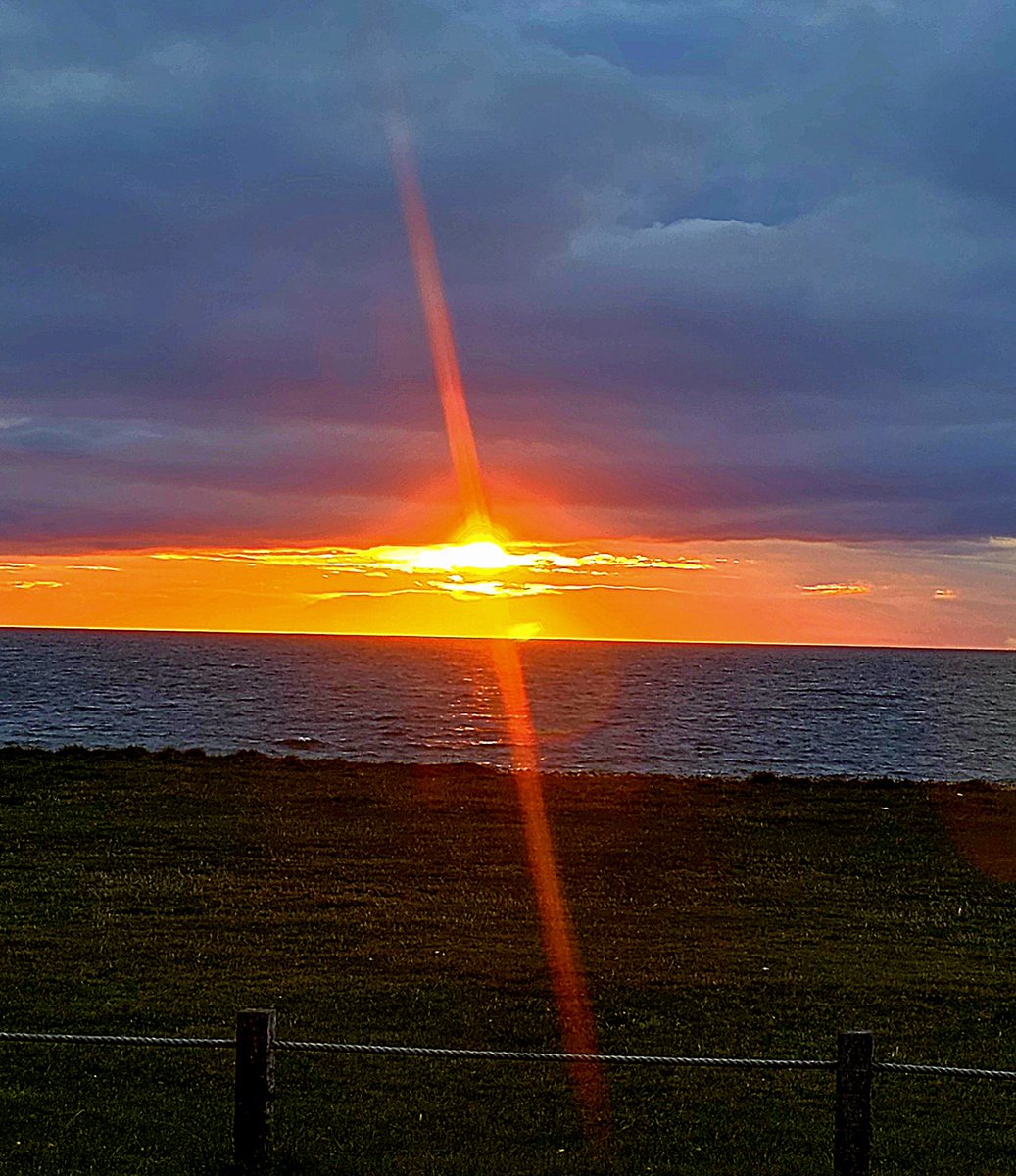 swimmer84189399's tweet photo. Yesterday evening in #Buckie #Moray #Scotland 🌅🏴😍 https://t.co/fgjpXgYShE