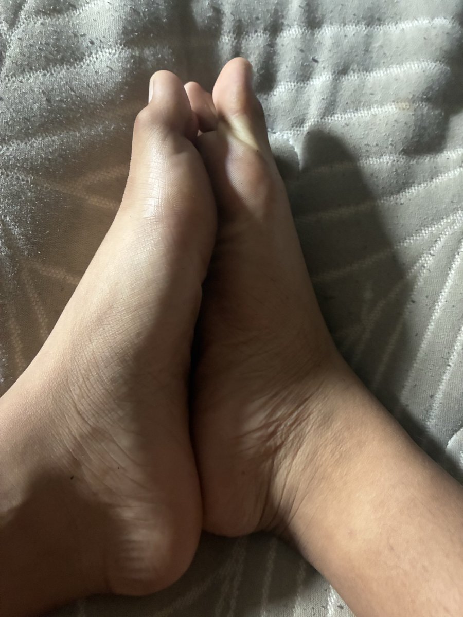 PiscesFreak2569's tweet photo. Got content for sale I can do feet pics I can make videos and I have a man I can make videos with lmk im pregnant need the money bad trying to provide for my lil family im due in about 3 months https://t.co/PhjXqIt4Pq