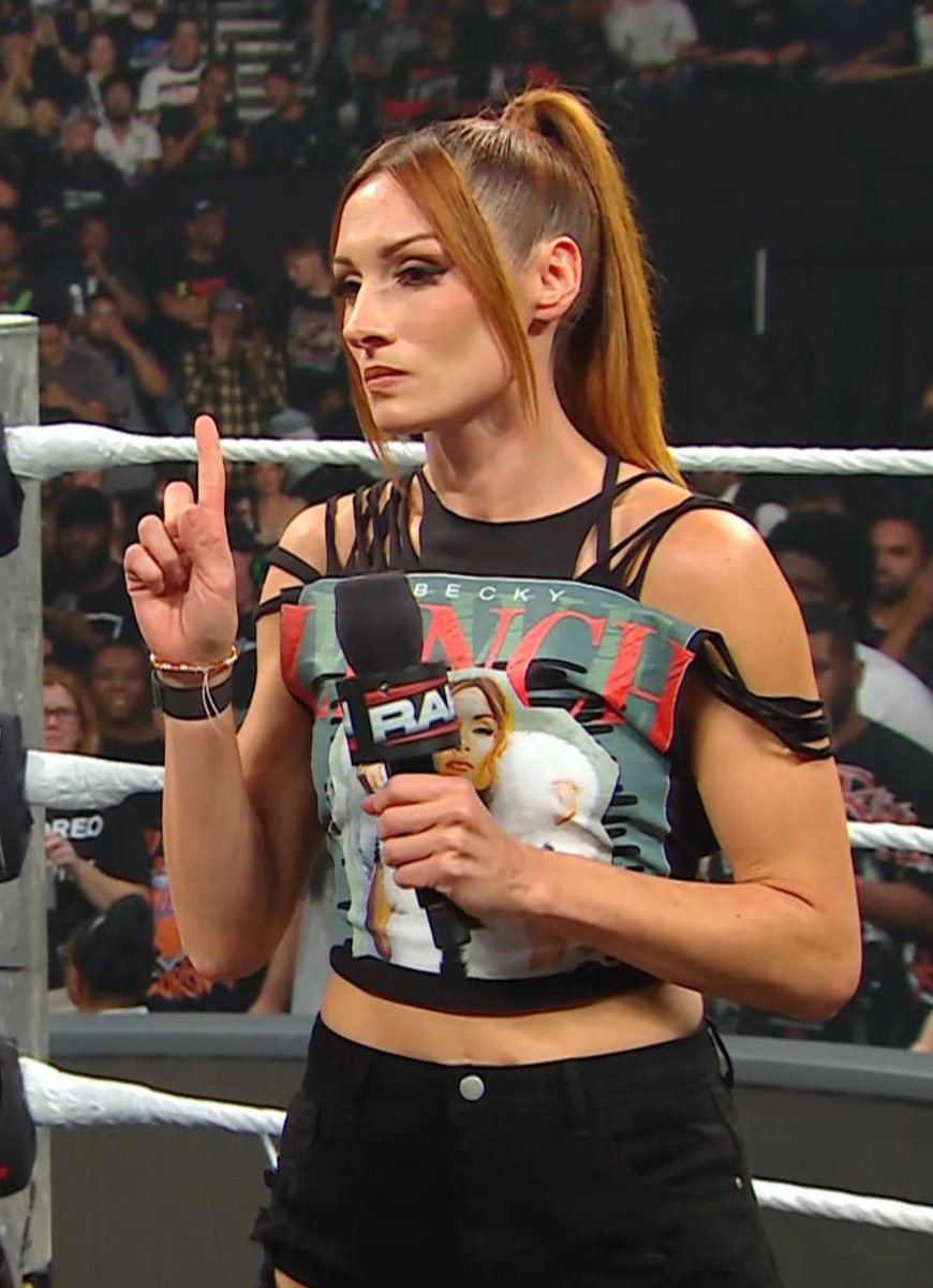 DeadlyAngelo97's tweet photo. Becky Lynch appreciation post 🖤🌟

#BextOfTheWeek #GOAT  🐐 https://t.co/GrlSsYo9XY