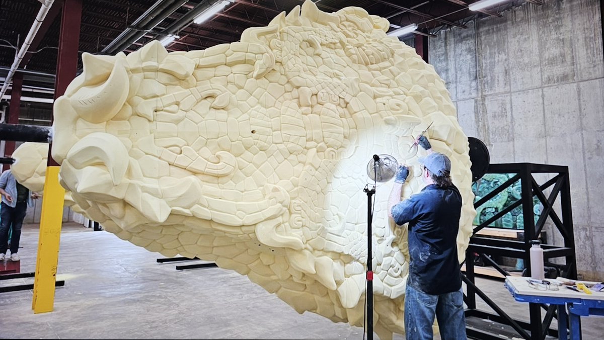 DrewDisneyDude's tweet photo. The scale of the serpent Audio-Animatronic in Indiana Jones and the Myth of the Jade Serpent is insane. 😭

Imagineers are sculpting the figure by hand. https://t.co/8Ht2Okpa8S
