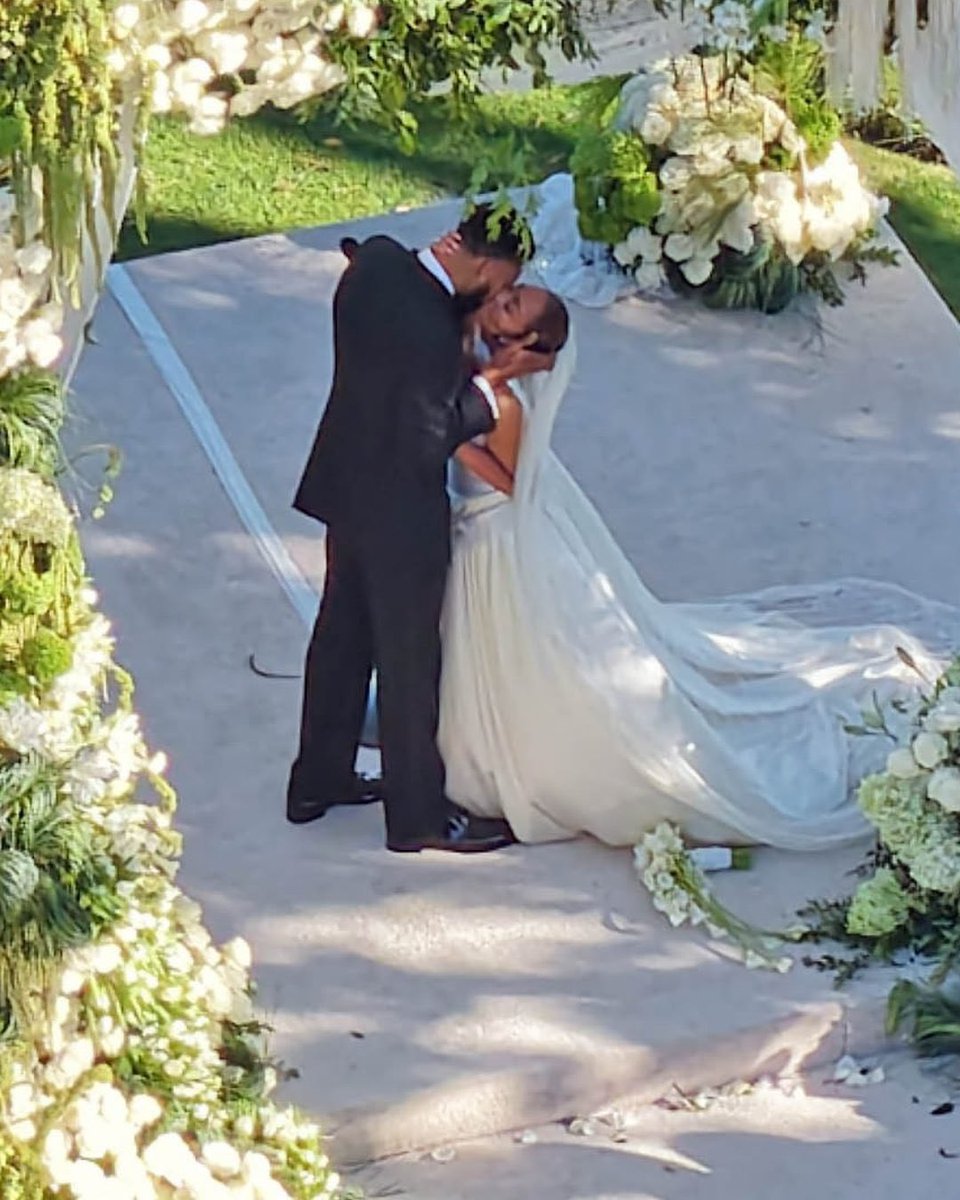 TheStrickland's tweet photo. Karl-Anthony Towns &amp; Jordyn Woods officially tied the knot this weekend at a stunning wedding in Malibu

Congratulations to the beautiful couple ❤️

(📸 @nypost, @BackgridUS) https://t.co/VUGzlgwUxj