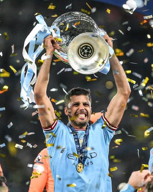 7zlttan's tweet photo. رودري : 🎙️ 

حققت كل شيء مع مانشستر سيتي باقي العار ساحققه في برشلونة https://t.co/6GNXy0dZFK