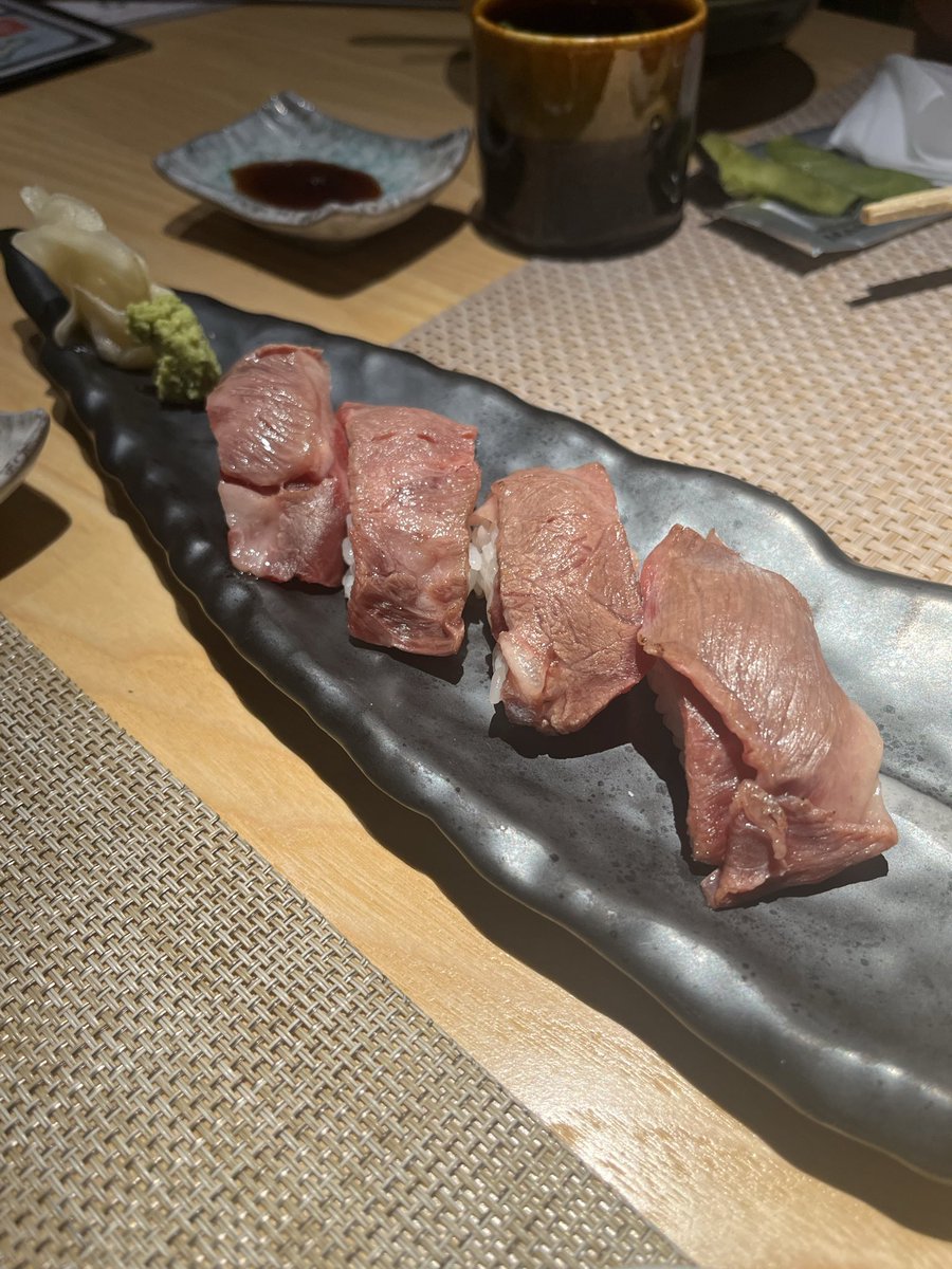 Takuz0804's tweet photo. 夕食はおでん竹千代さんへ。
お客さまは「こんな美味い大根は日本でもないね」と大絶賛。
初めてベトナムに来るお客さまなので、本当はベトナム料理にご案内したいのもあるけど、おでんに満足していただけるならそれ良し。 https://t.co/TCDp5JTEjG