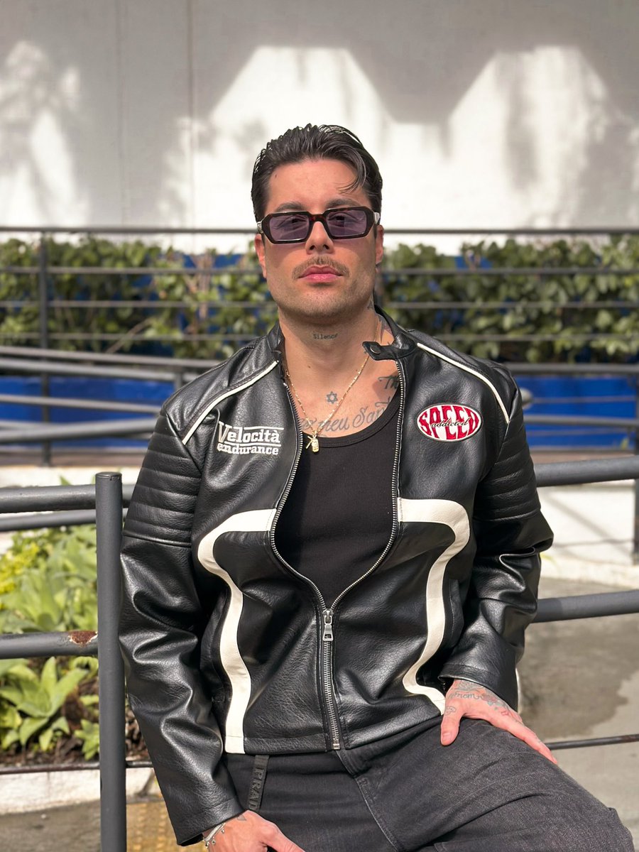 mariolcyrus's tweet photo. Gui Araujo #blackleatherjacket #leatherjacket #jacket #blackjacket #fetish #leatherjacketfetish #leather #leathermen #leatherman #instagram #men #clothes #menclothes https://t.co/kWYe8PT4NJ