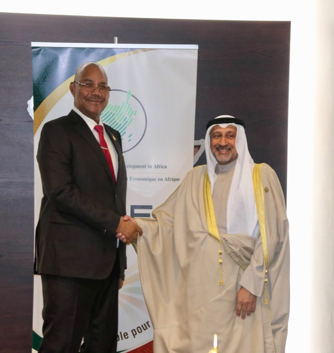 BADEAPRESIDENT's tweet photo. I was honoured to meet H.E. Dr. Patrick Herminie, President of the Republic of Seychelles, on the sidelines of the 46th SADC Summit, held in Durban, Republic of South Africa.
We exchanged views on strengthening the existing development partnership between Seychelles and @badeabank , while advancing the country’s development priorities and opening new avenues for cooperation, further enhancing the impact of our joint efforts towards sustainable development.
I reaffirm BADEA’s commitment to working with African countries and our partners to expand development cooperation and advance pathways to growth, integration and shared prosperity across the continent.