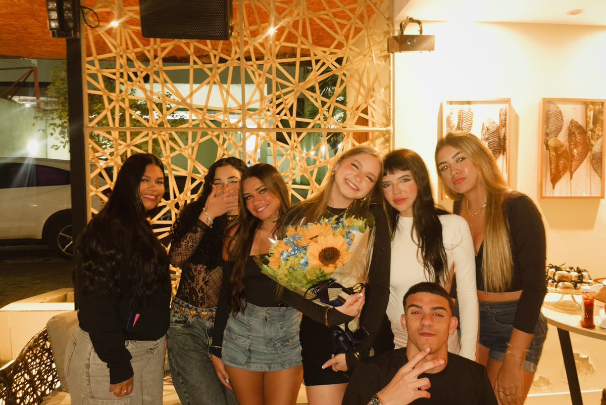 ninnoff_'s tweet photo. Amo vcs https://t.co/DuKEau5l0n