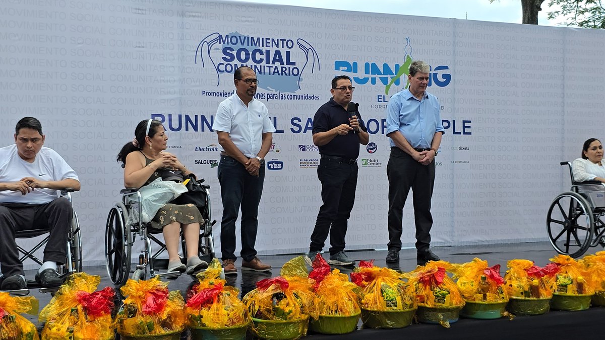 ComunitariosES's tweet photo. COMPARTIR TAMBIÉN ES UNA FORMA DE AMAR

La felicidad de ayudar a quienes más lo necesitan se refleja en cada familia beneficiada.

A través del Programa Sillas de Ruedas, el Movimiento Social Comunitario llevó movilidad, esperanza y nuevas oportunidades a cientos de familias de las comunidades más vulnerables del país.