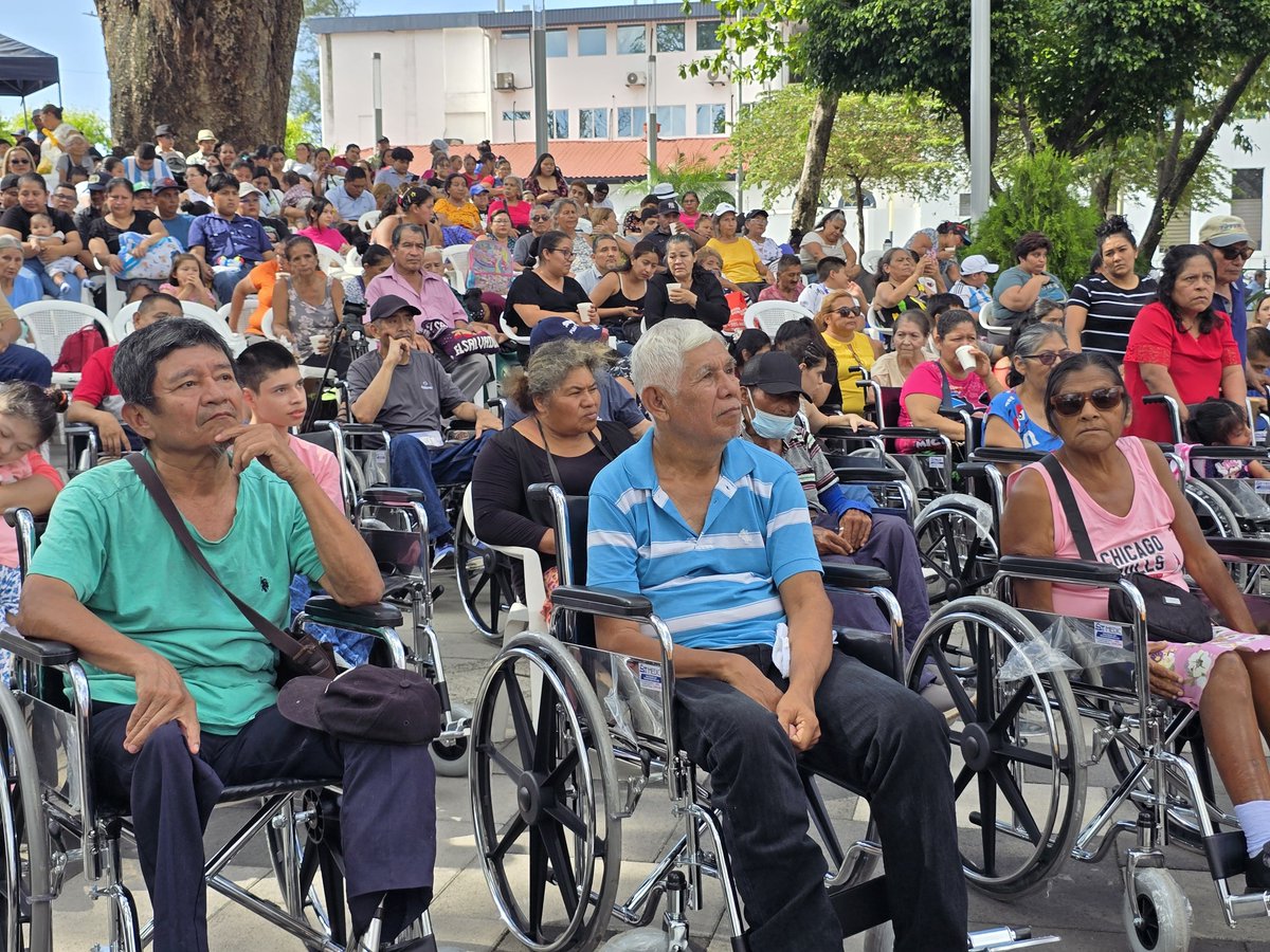 ComunitariosES's tweet photo. COMPARTIR TAMBIÉN ES UNA FORMA DE AMAR

La felicidad de ayudar a quienes más lo necesitan se refleja en cada familia beneficiada.

A través del Programa Sillas de Ruedas, el Movimiento Social Comunitario llevó movilidad, esperanza y nuevas oportunidades a cientos de familias de las comunidades más vulnerables del país.