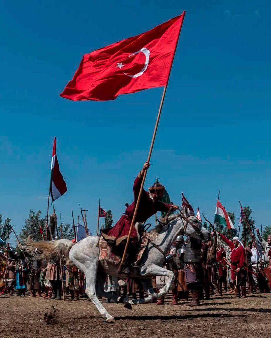 Atakkz1's tweet photo. Büyük Hun-Türk Kurultayı-Macaristan

"At Türk'ün kanadıdır" |🇹🇷 https://t.co/MxjGKav9qC