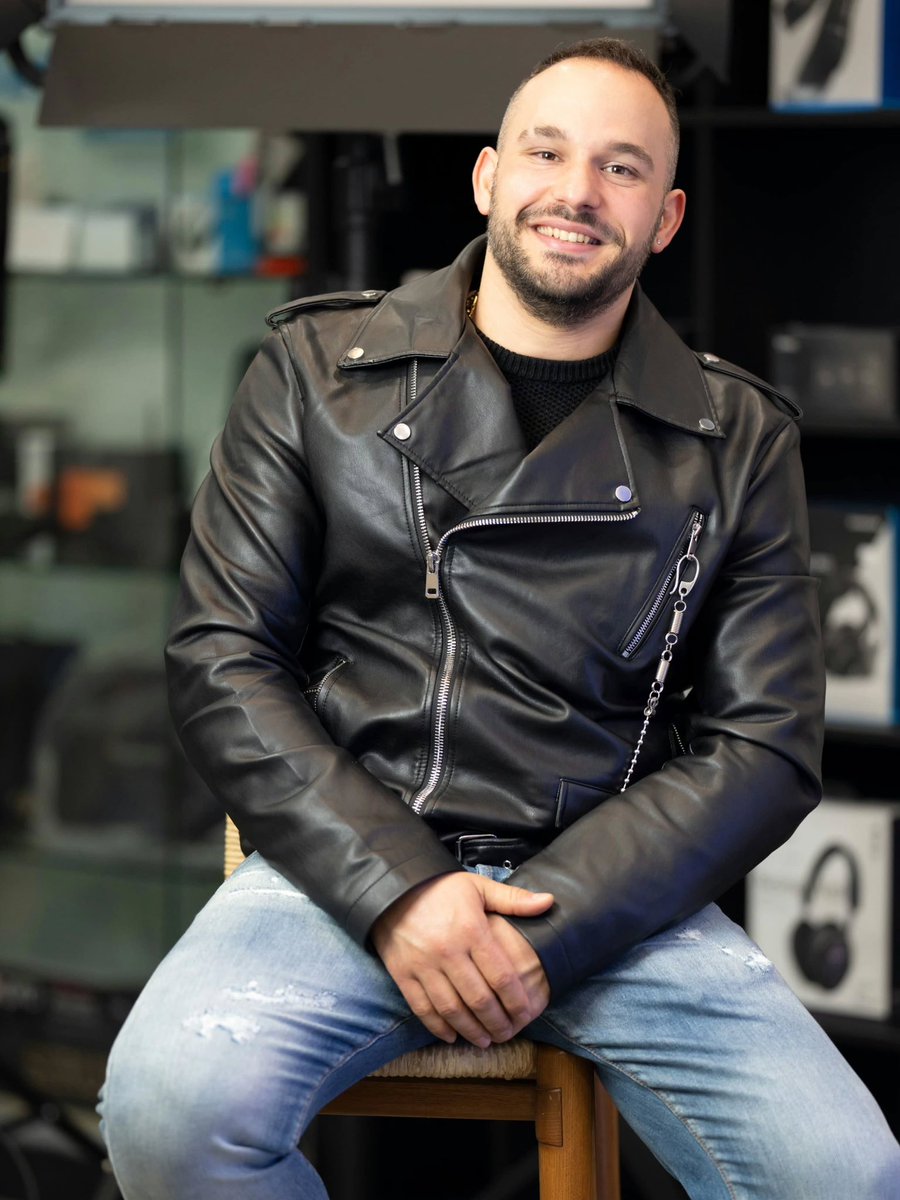 mariolcyrus's tweet photo. Luigi Cosworth D’Angelo #blackleatherjacket #leatherjacket #jacket #blackjacket #fetish #leatherjacketfetish #leather #leathermen #leatherman #instagram #men #clothes #menclothes https://t.co/9Huh54Vm28