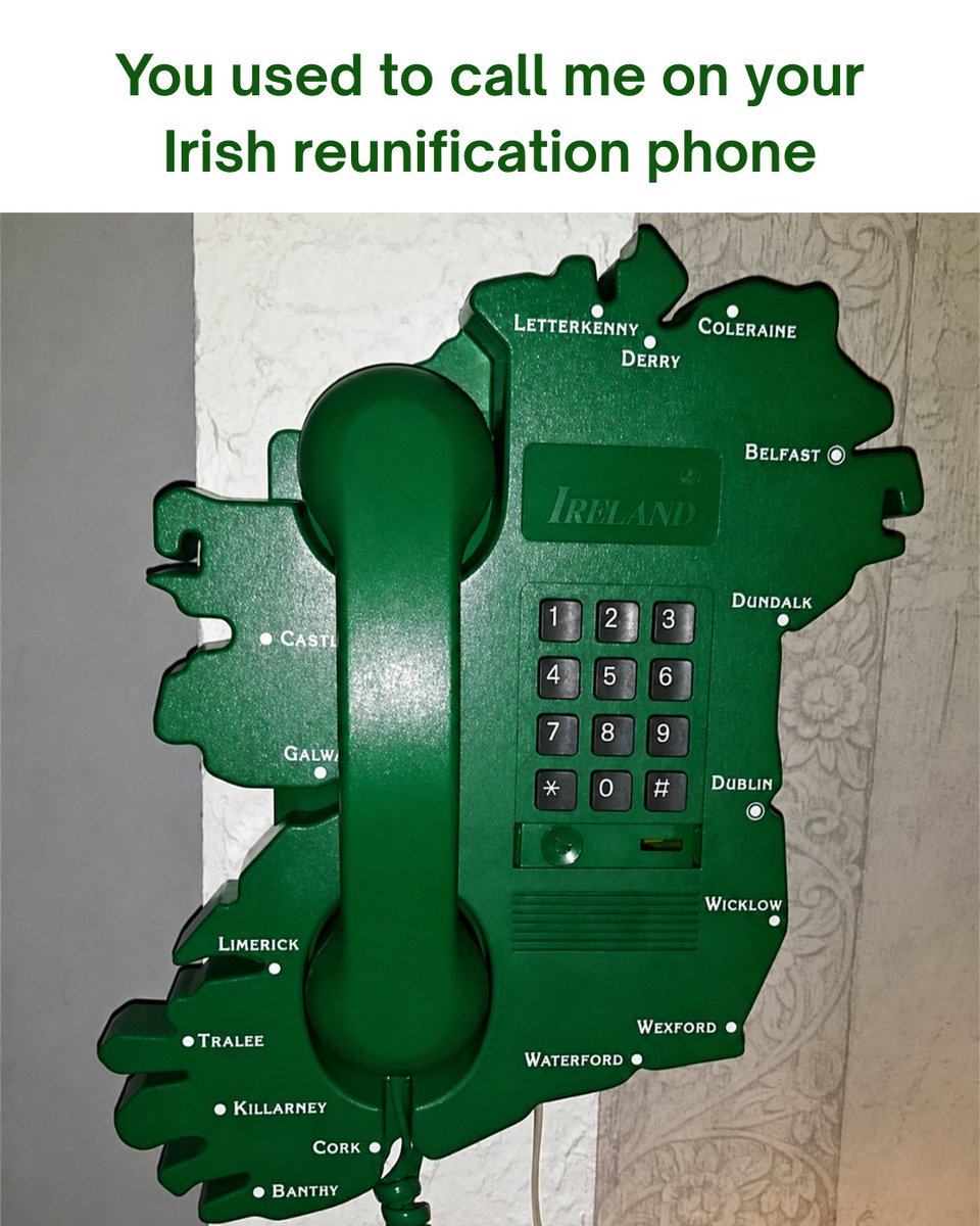 TerribleMaps's tweet photo. A very specific phone. https://t.co/JmGFK64lwI