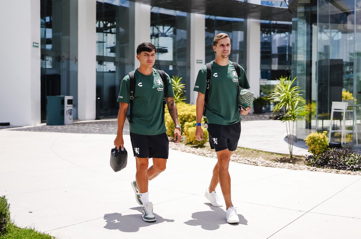 clubleonfc's tweet photo. NOS FUIMOS 🚍
El #Fierabus @Primera_Plus ya nos lleva al siguiente destino: Aguascalientes.
Mañana volvemos a la cancha, gente.
#SerFieraEsUnOrgullo 🦁 https://t.co/LI3L5ErUwp