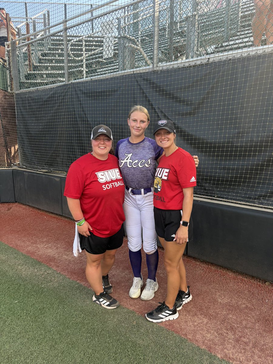 keiramo_11's tweet photo. It was great to be back at @SIUESB prospect camp yesterday. I really enjoyed pitching in the scrimmage, the outfield drills and getting feedback from @CoachSorden and the other coaches. https://t.co/kvCZRyxem7
