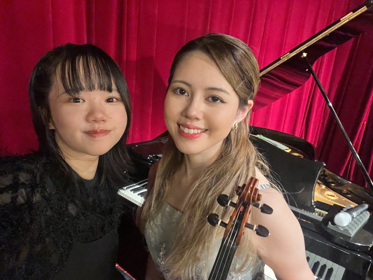 Reikaviolin's tweet photo. 7月末のディナーコンサート🥰無事終演いたしました。
沢山のお客様にお料理、お酒と共に楽しんで頂けましたようでとても嬉しく思います♪
お越しくださった皆様、ありがとうございました！ピアニストの塩飽桃加ちゃん、ありがとう🎹 https://t.co/OioTCggIQj