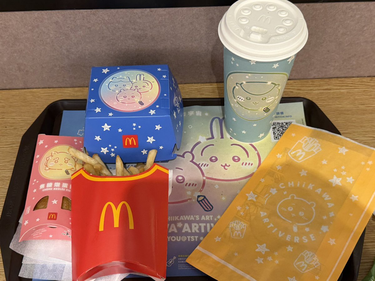 SolidTradesz's tweet photo. McDonald’s in Hong Kong is now doing a full Chiikawa takeover.

Not just a collab.

The packaging.
The drinks.
The fries.
The entire McCafé.

#ちいかわ  is becoming part of everyday culture. https://t.co/s7QelUhujl