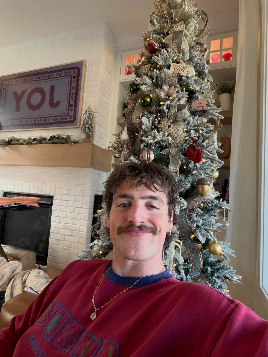 bensonbooned2se's tweet photo. Happy Holidays!! What a crazy year this has been, thank you for giving me so many insane moments to look back on. You guys rock my world 🎄🤘🏽 https://t.co/2ejcKqMxj6