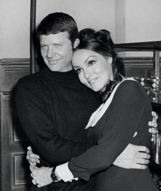 CasaPolimata's tweet photo. La gran #JulieNewmar, en diferentes etapas, con el Sr. y la Sra. Brady.
#RobertReed
#FlorenceHenderson https://t.co/mBXb2Sepb0