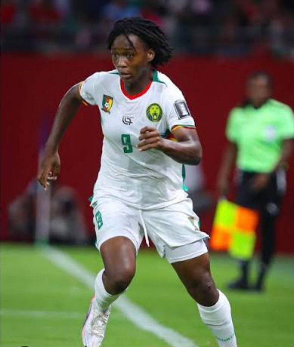 TitiNdema's tweet photo. #GraceMendoua de notre club FC Ebolowa filles Officiel 🦍🇨🇲 
Tu ES présente,déroute ,lance des faux appels et PERCUTE comme il faut. Tu peux déjà partir ailleurs.
Fier de toi 🫶🏾
#CMRMWI 3-0  #CANF⚽ https://t.co/kCEITK7xXz